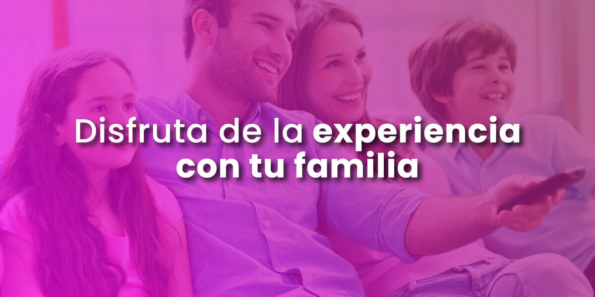 Familia viendo televisión