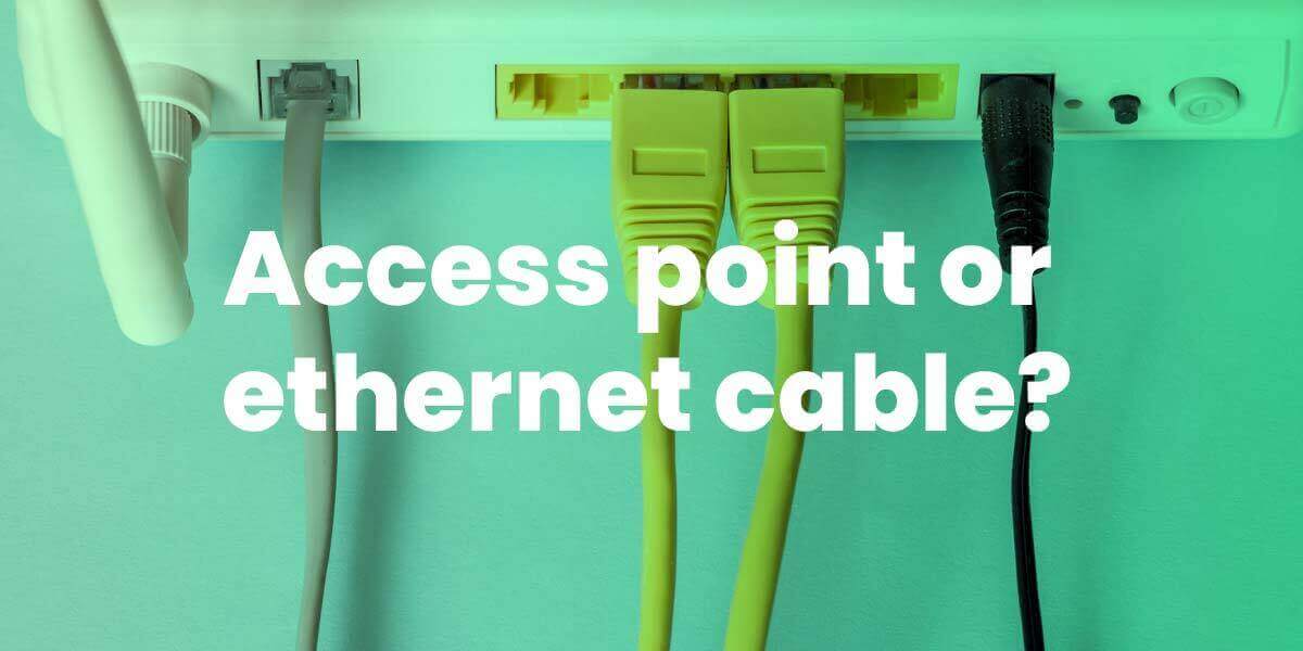 los puntos de acceso son menos estables que los cables ethernet como estos cables amarillos enchufados a un router
