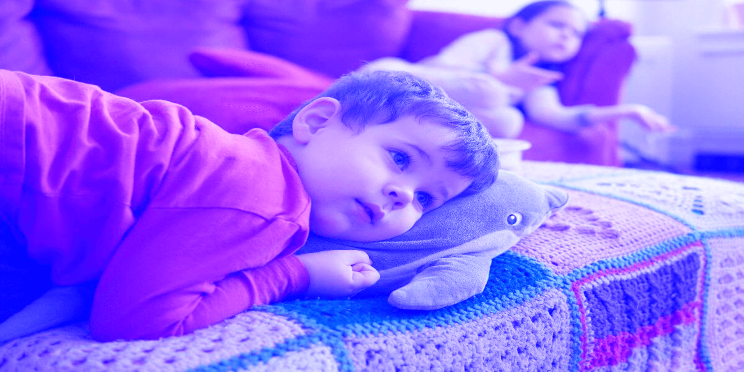 Niños viendo la tele