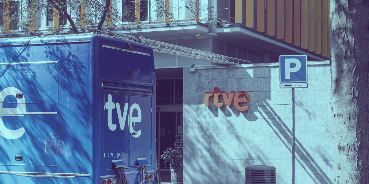 Camión y edificio de TVE