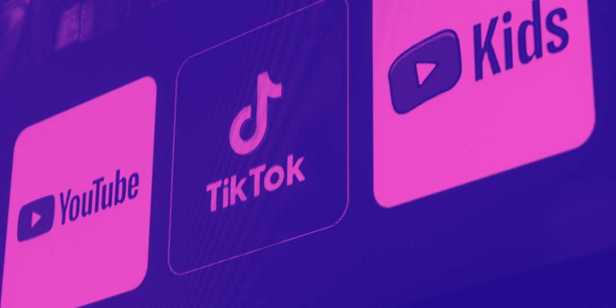 Aplicaciones de YouTube, TikTok y YouTube Kids en la pantalla