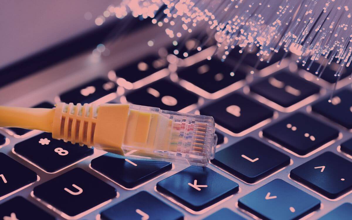 https://compareinternet.com/blog/5g-vs-fiber-home-internet/
