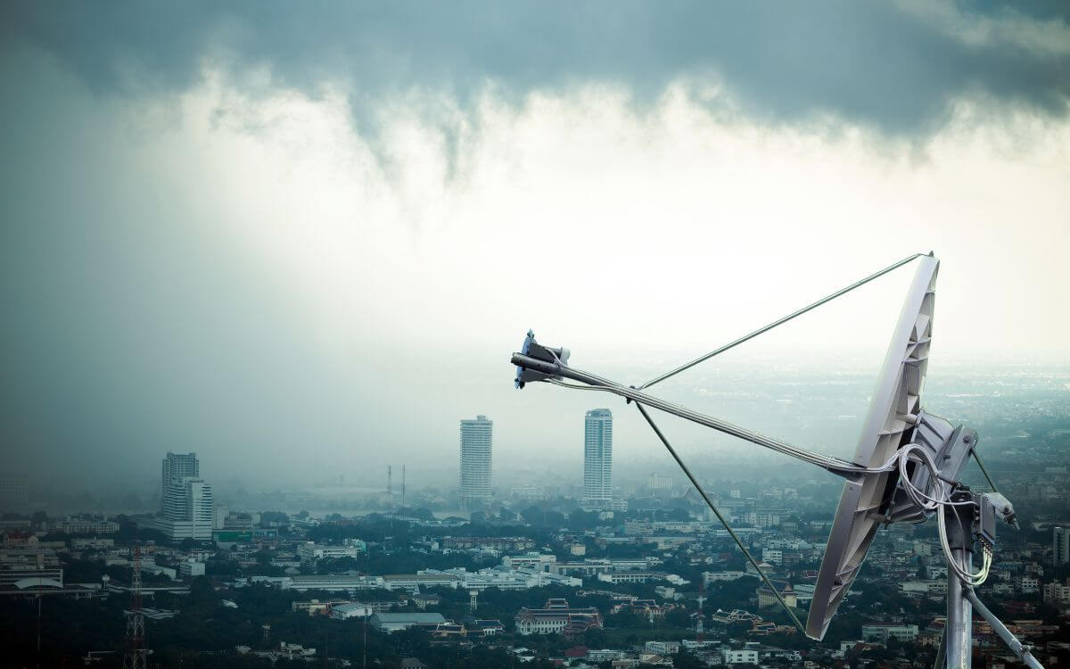 https://compareinternet.com/blog/stay-connected-during-natural-disasters/