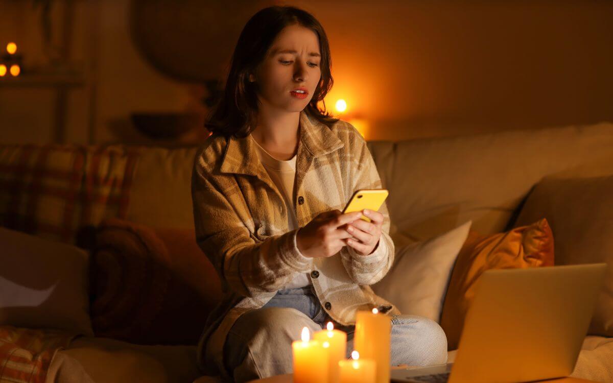 https://compareinternet.com/blog/internet-during-power-outages-backup-power-solutions-and-mobile-hotspots/