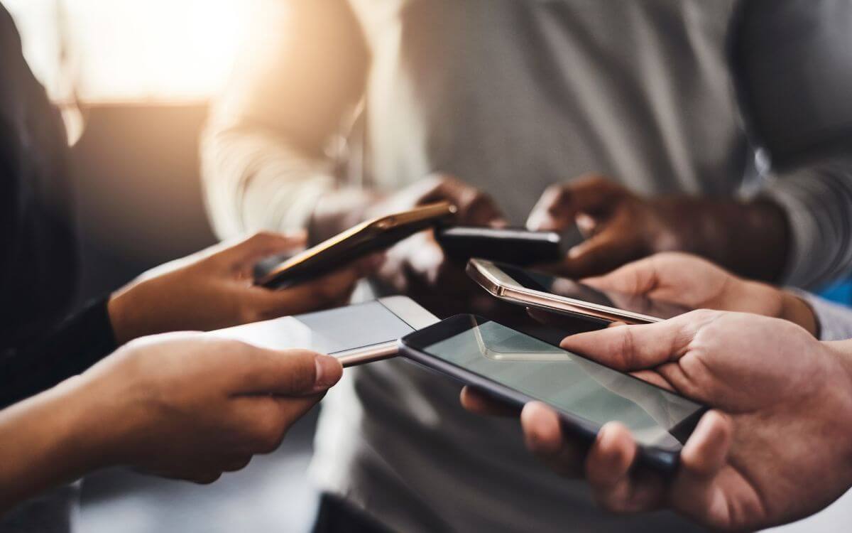 https://compareinternet.com/blog/how-to-share-your-wi-fi-password-from-your-phone/