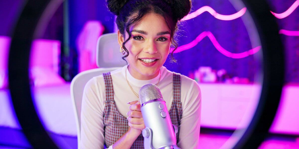 female streamer with microphone