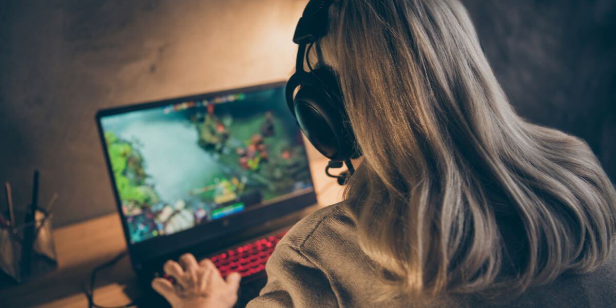 woman gaming on laptop