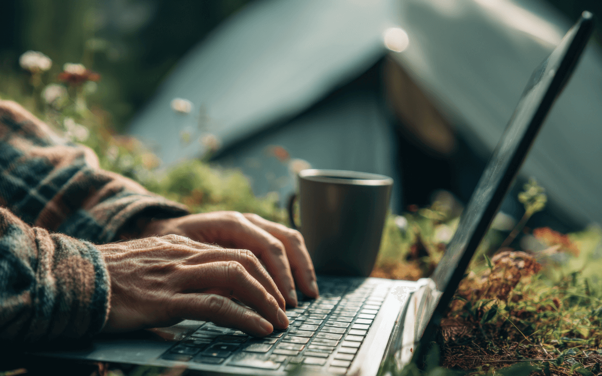 https://compareinternet.com/blog/4-ways-to-access-the-internet-while-camping/