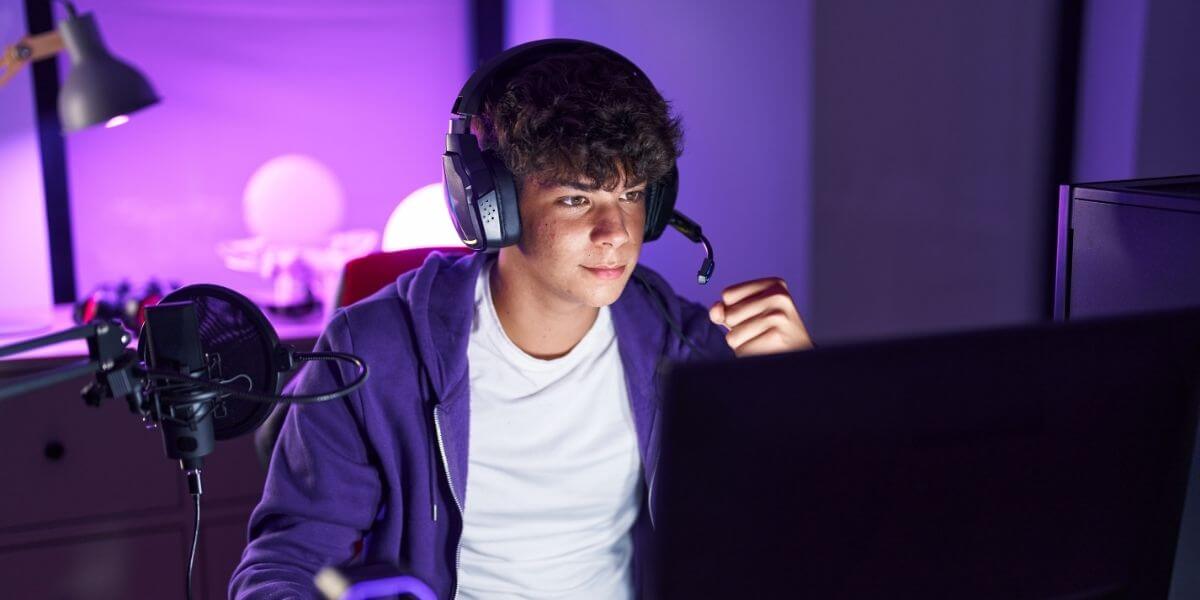 teenager streaming game