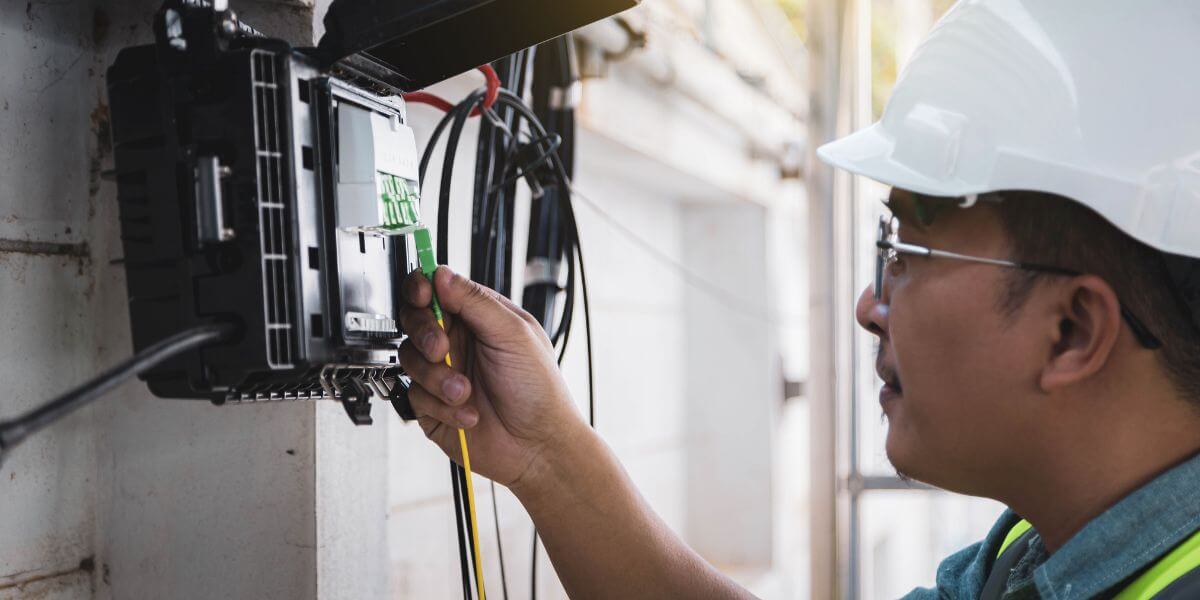 tech installing fiber internet