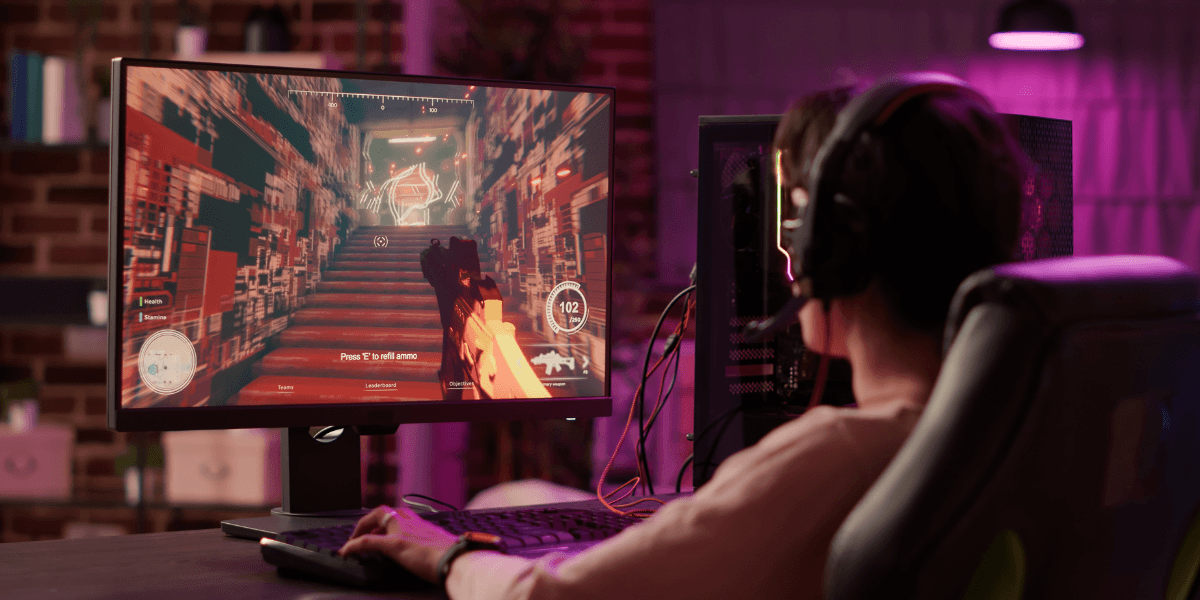 person playing PC video game with minimal ping