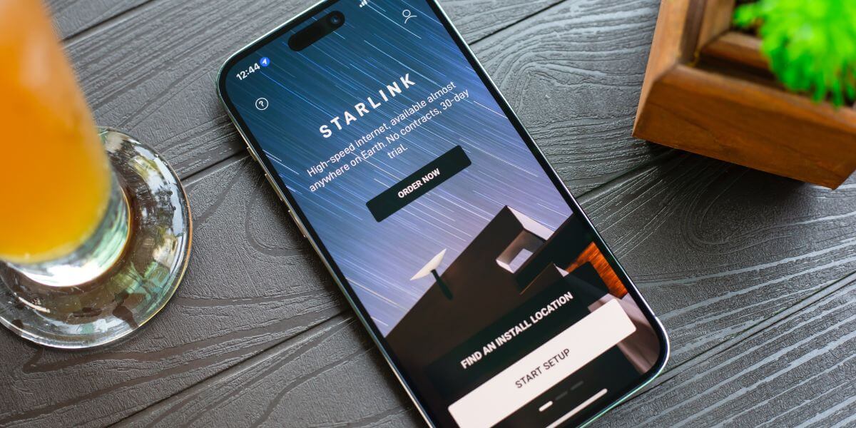 phone with starlink website