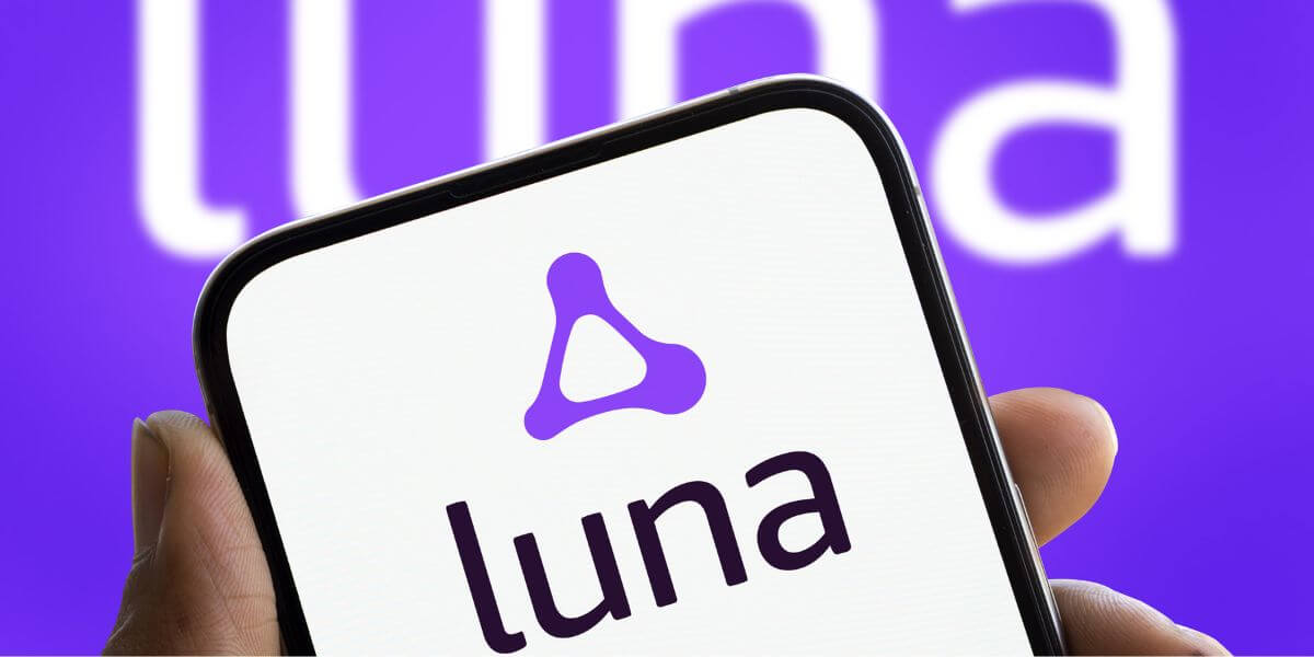 phone and Luna logo