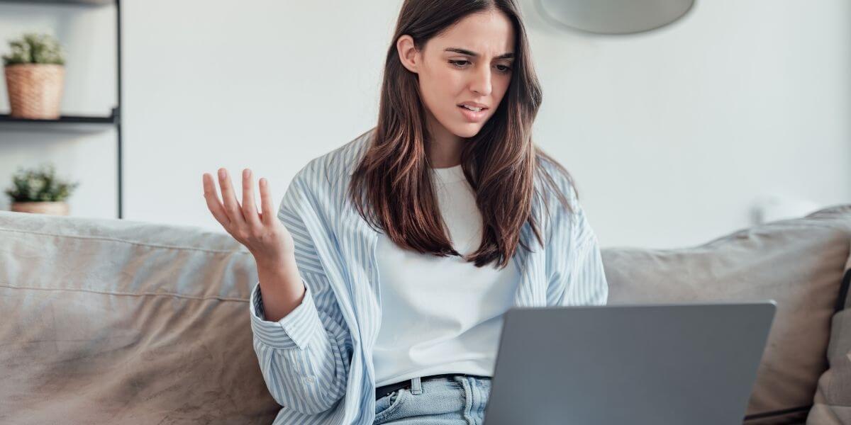 woman frustrated at laptop